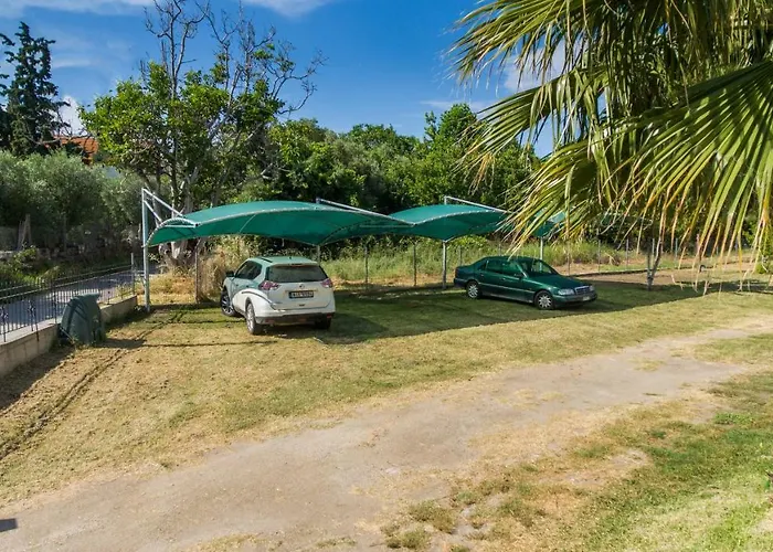 Luxury Marianna Neos Marmaras